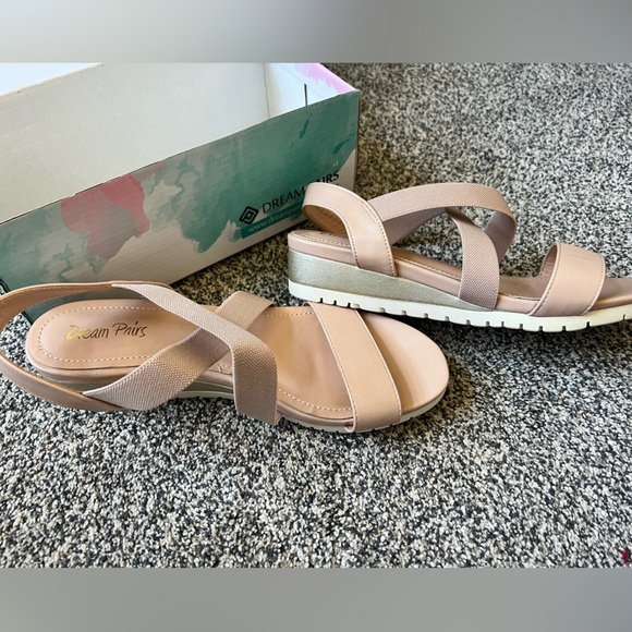 Brand new Dream Pairs Nude Sandals size 8 - Picture 2 of 3